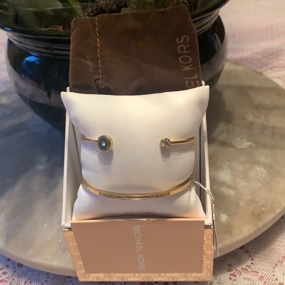 NWT MICHAEL KORS CUFF BRACELET SET - Picture 3 of 5
